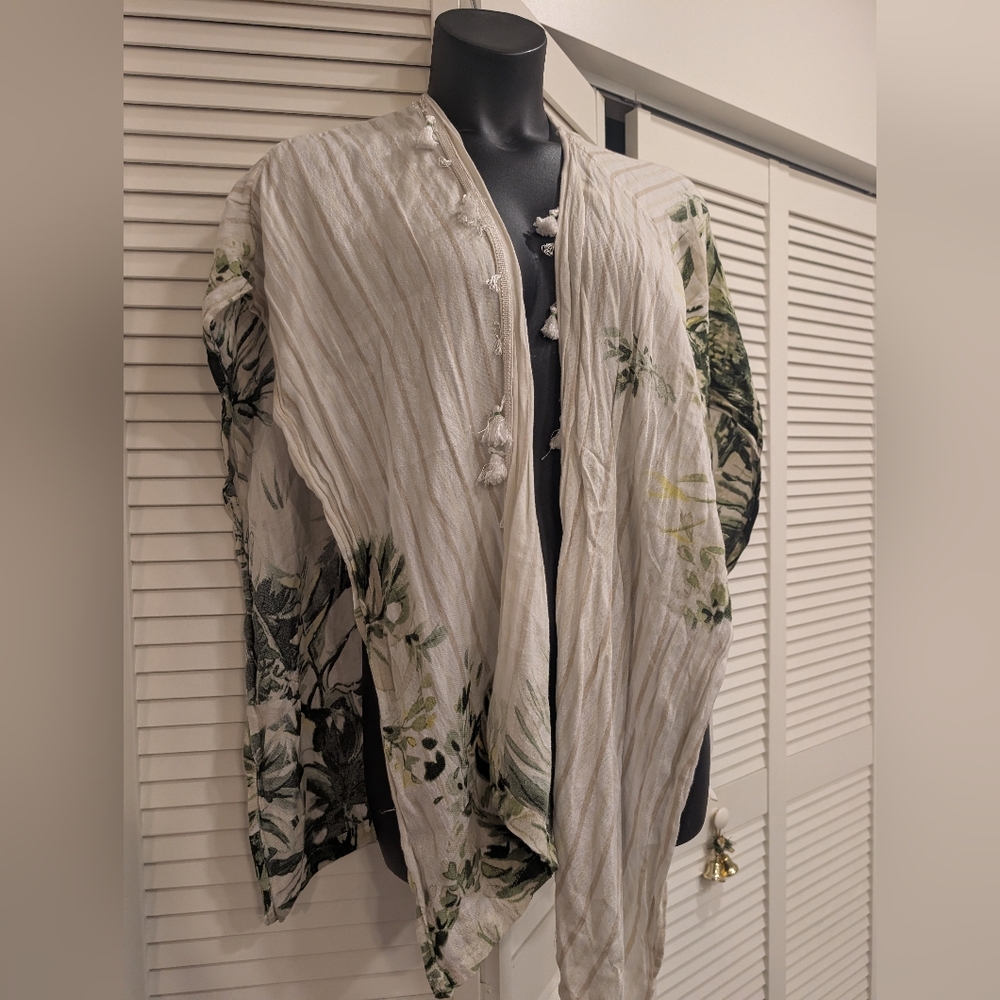 Chicos Floral Shawl Coverup Tropical‎ Floral Small/Med Open Sides
